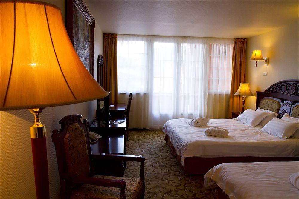 Hotel Bellevue Esztergom Extérieur photo
