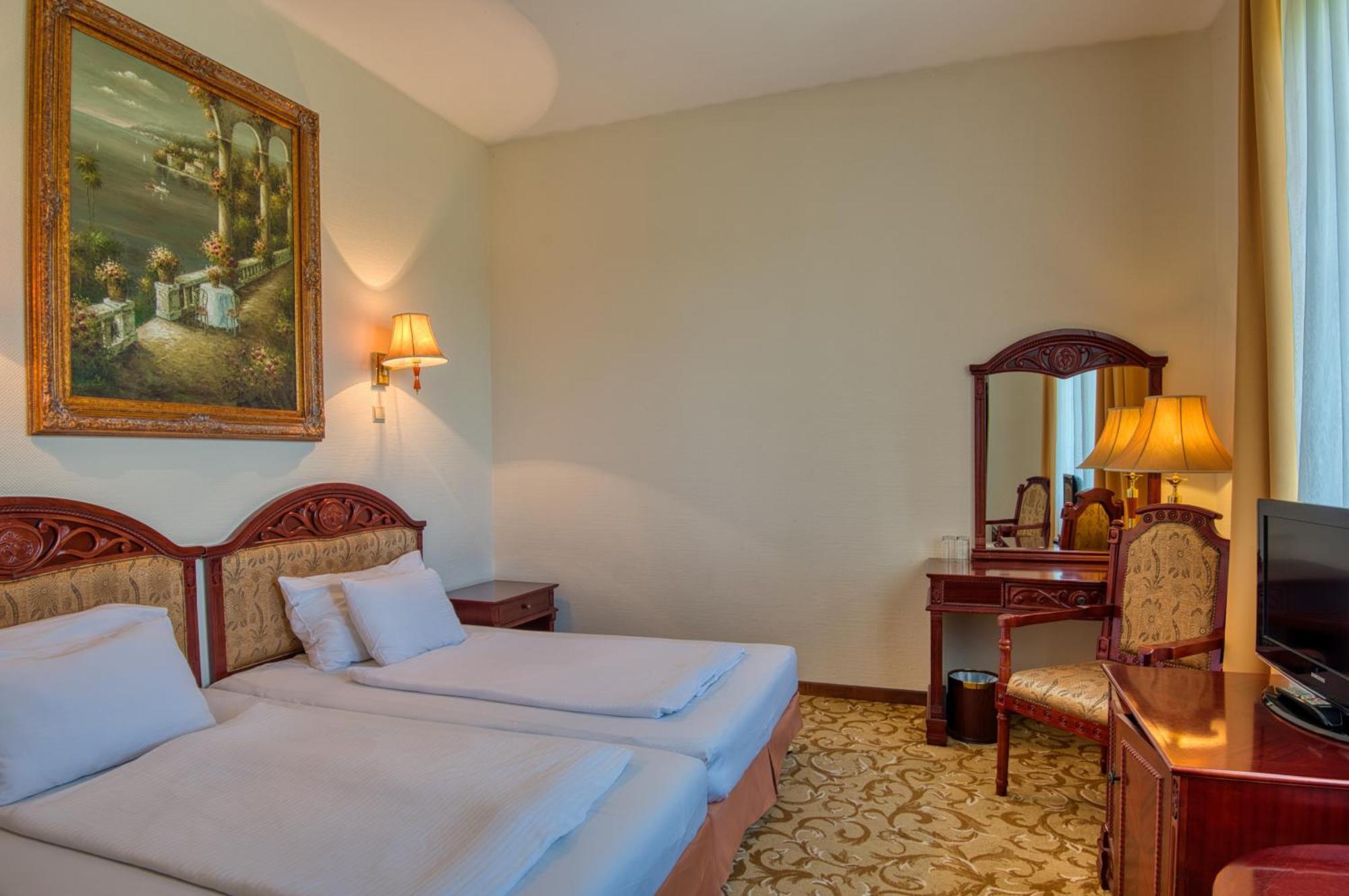 Hotel Bellevue Esztergom Extérieur photo