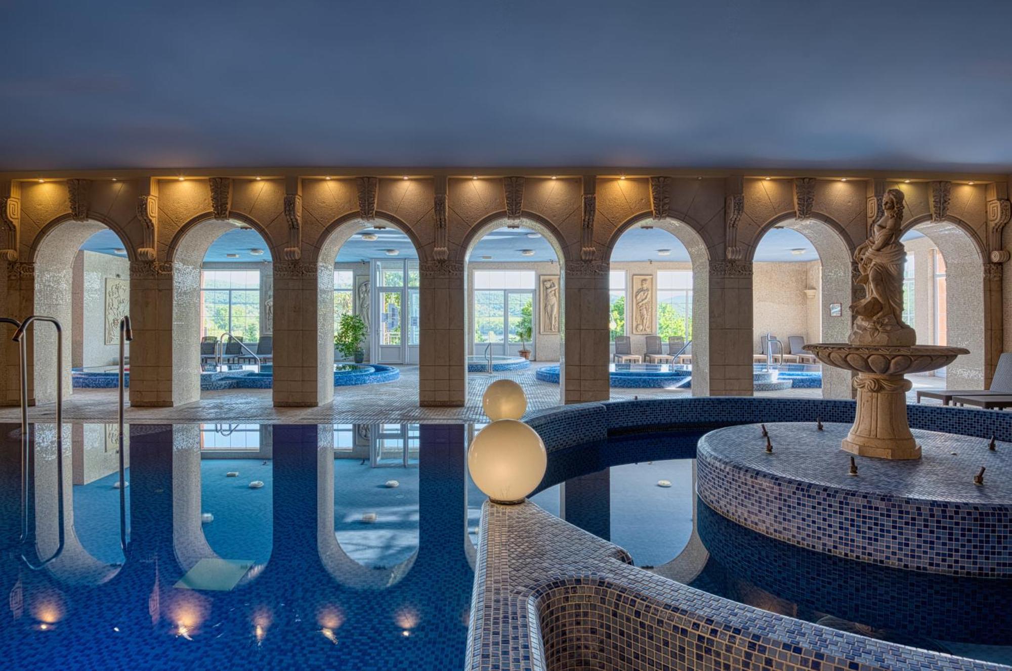 Hotel Bellevue Esztergom Extérieur photo