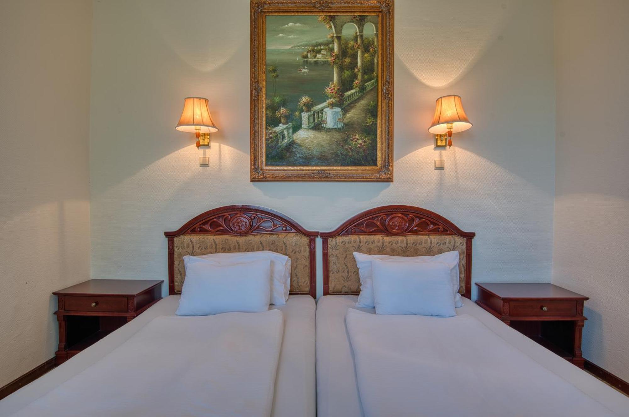 Hotel Bellevue Esztergom Extérieur photo