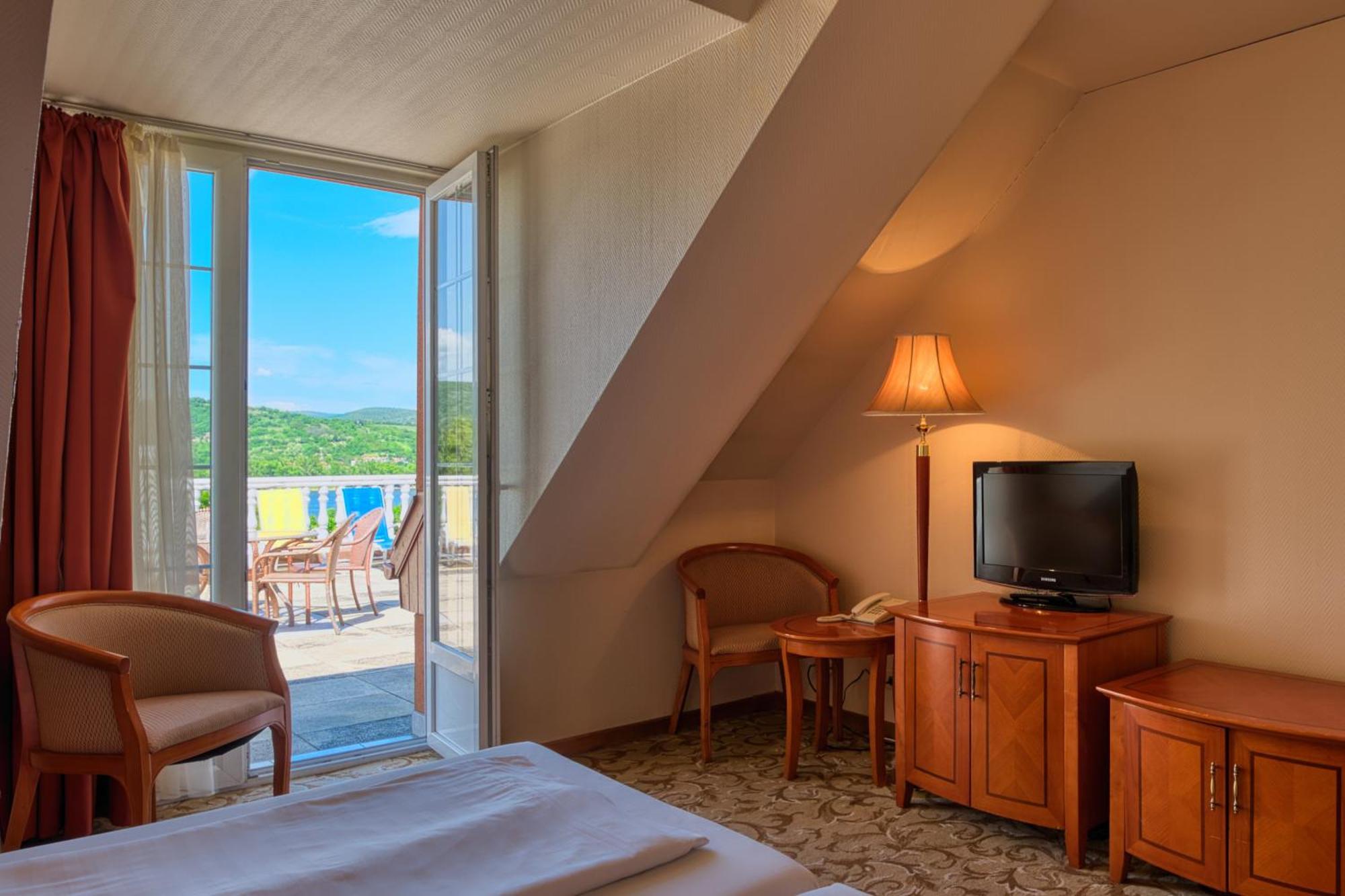 Hotel Bellevue Esztergom Extérieur photo