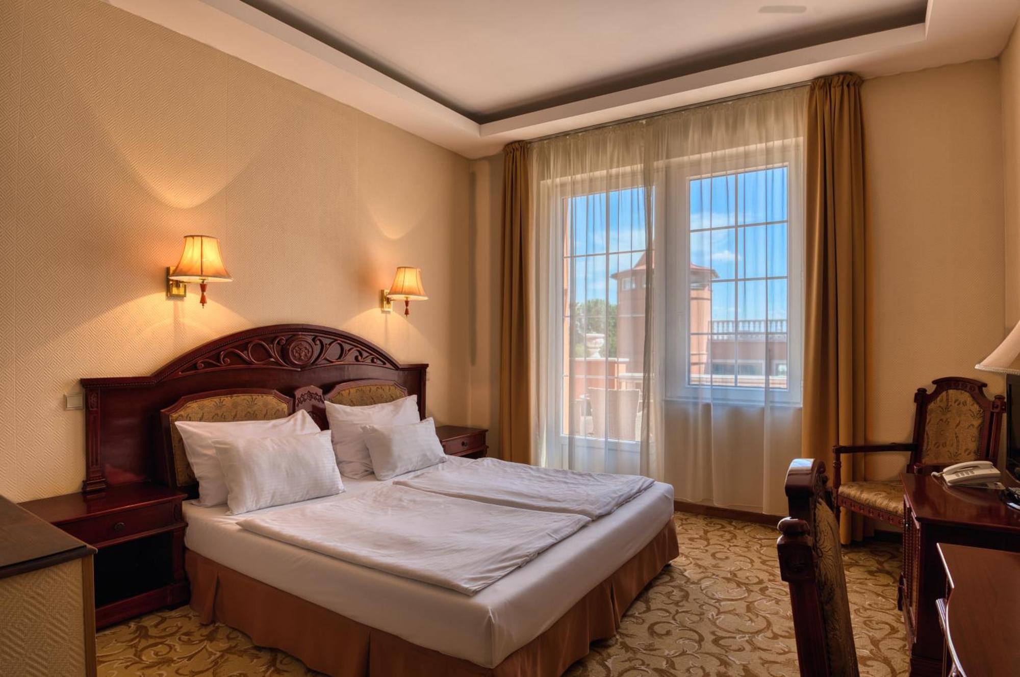 Hotel Bellevue Esztergom Extérieur photo