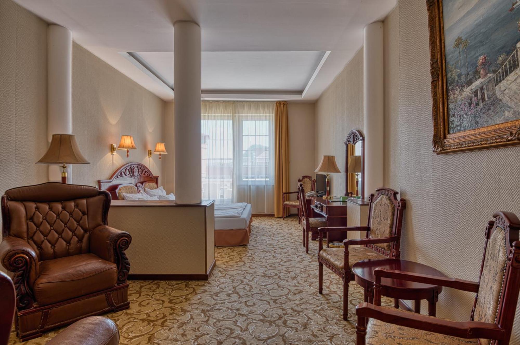 Hotel Bellevue Esztergom Extérieur photo