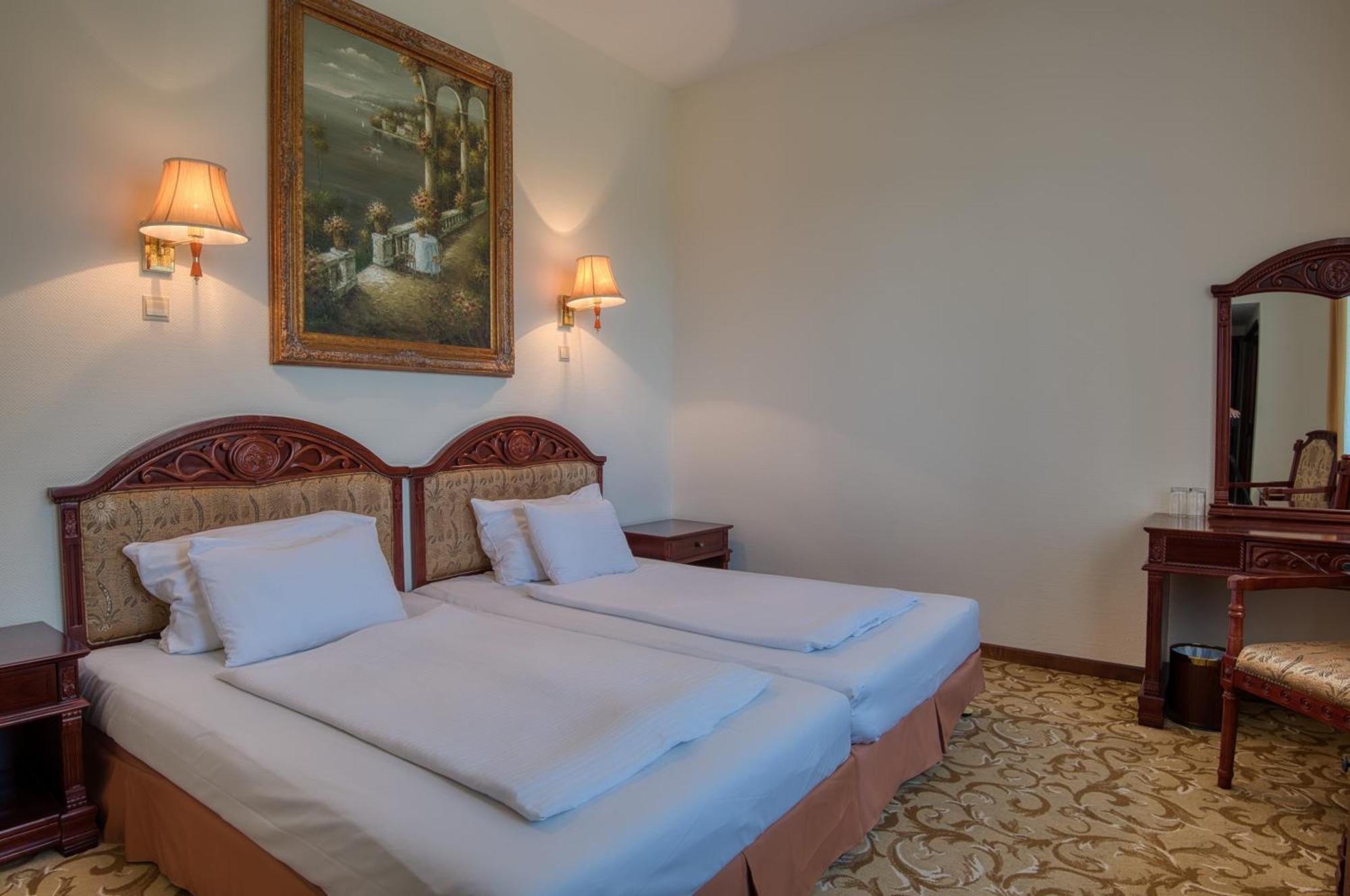 Hotel Bellevue Esztergom Extérieur photo