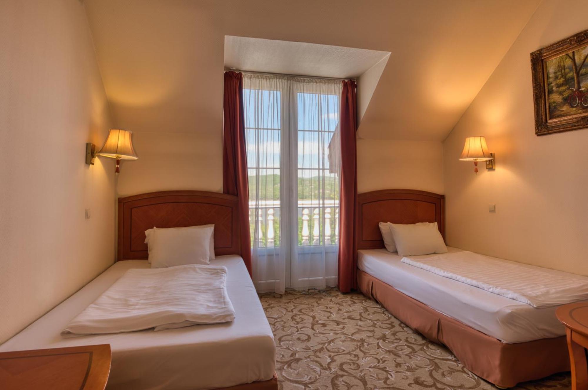 Hotel Bellevue Esztergom Extérieur photo