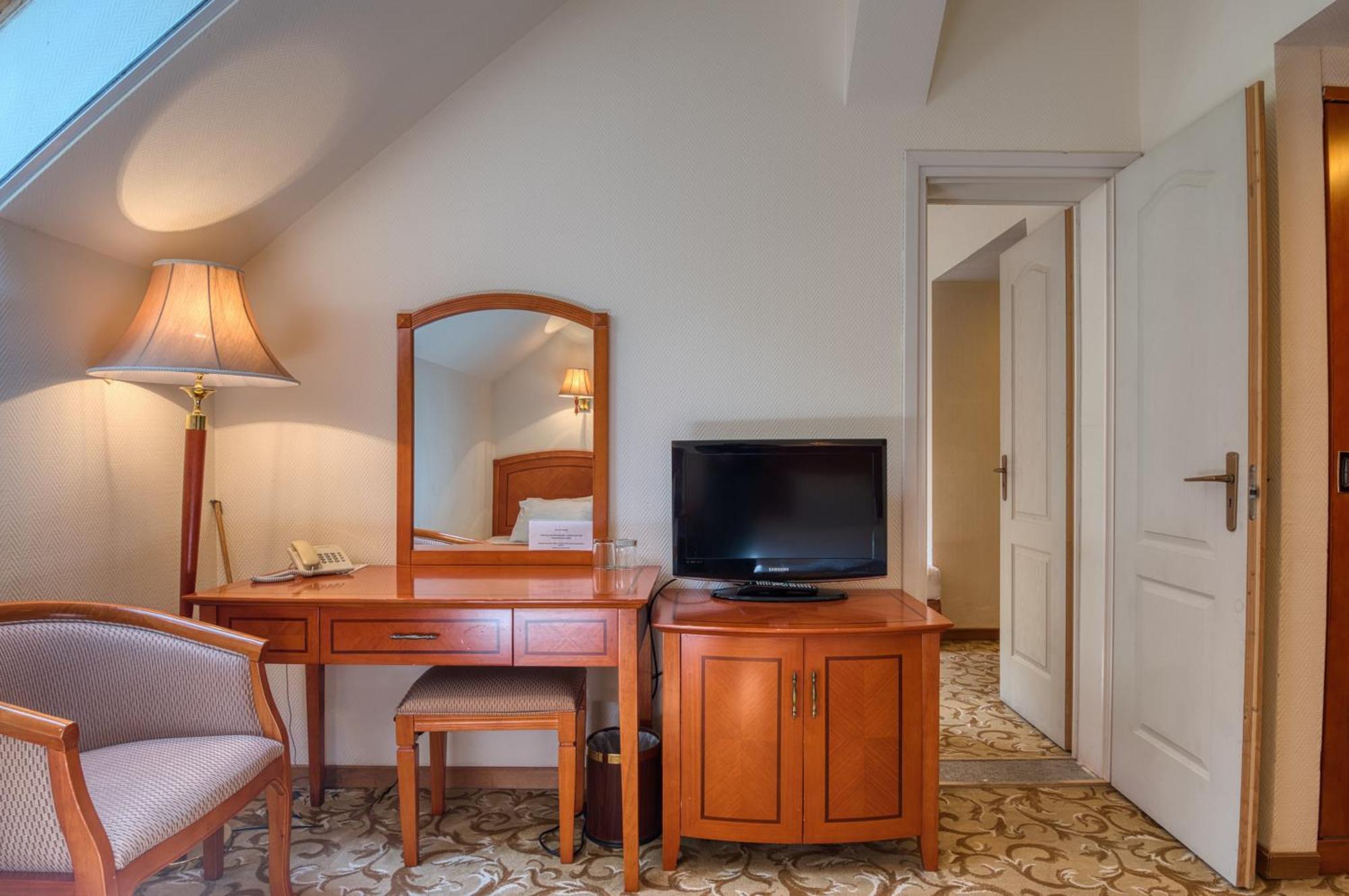 Hotel Bellevue Esztergom Extérieur photo
