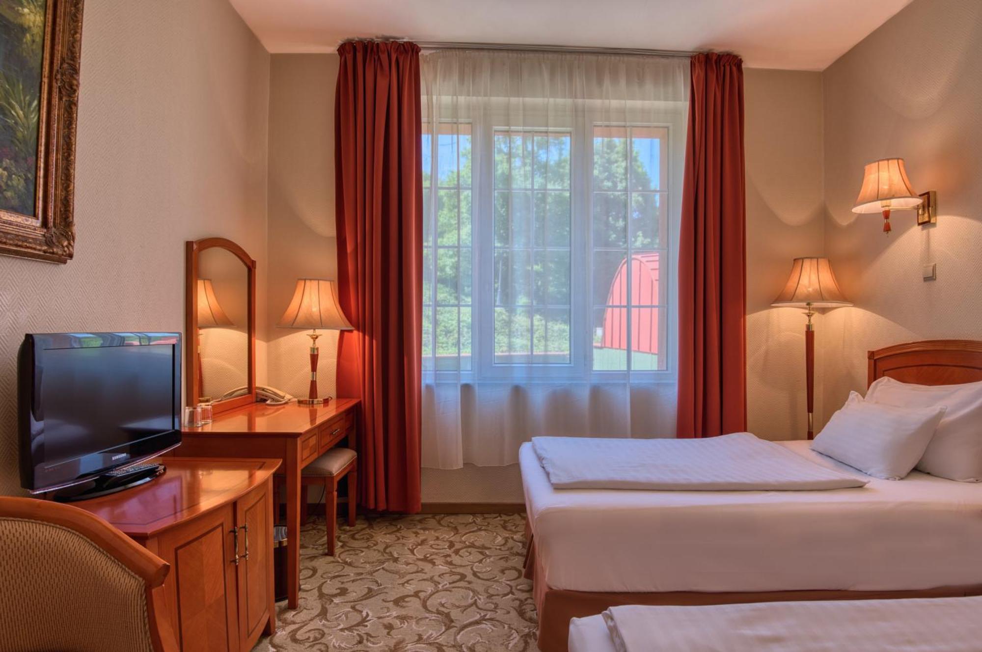 Hotel Bellevue Esztergom Extérieur photo