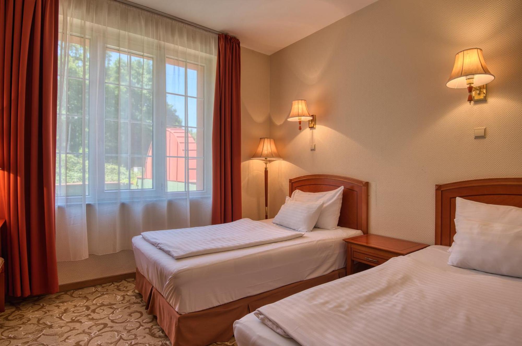 Hotel Bellevue Esztergom Extérieur photo