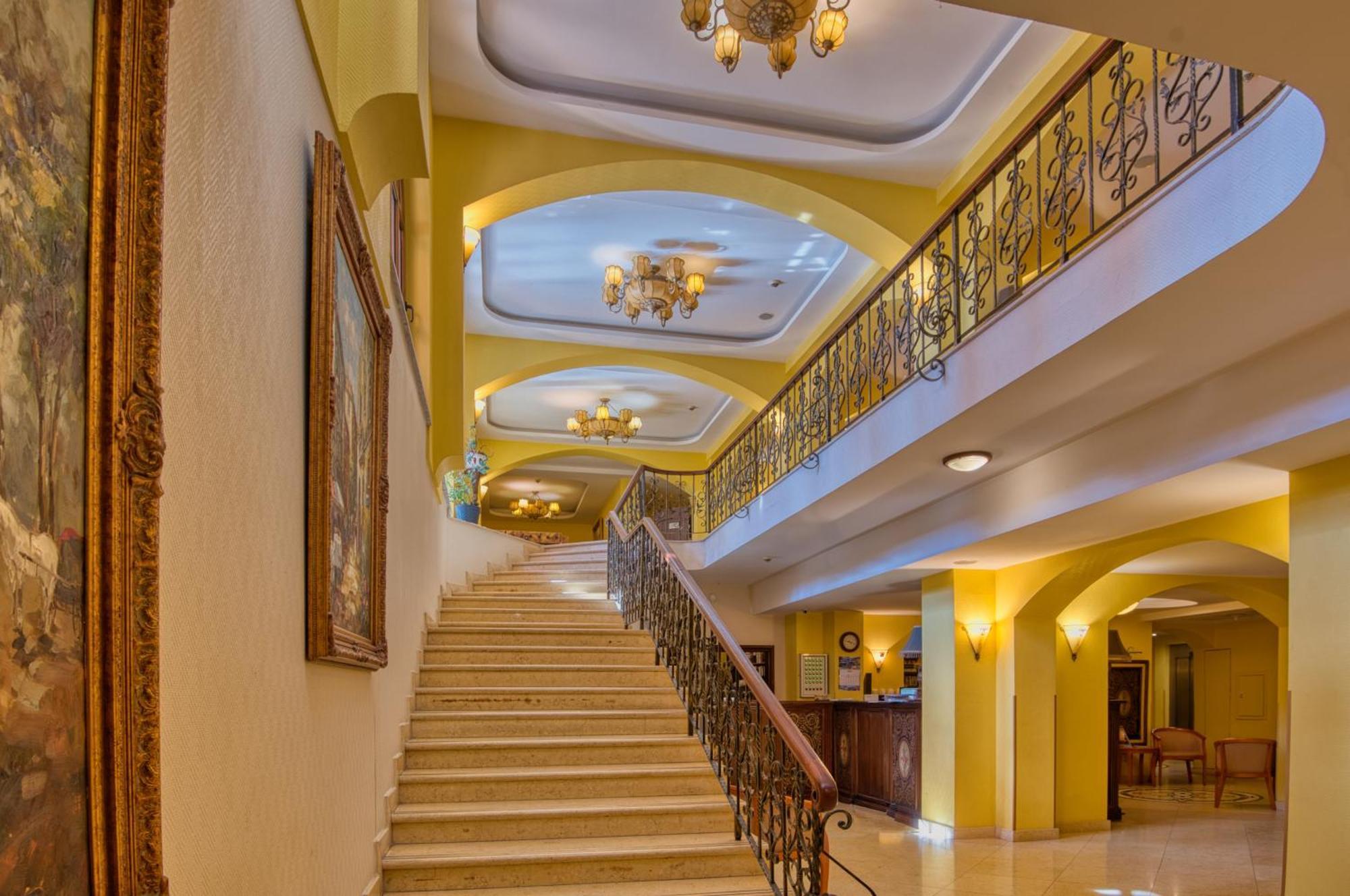 Hotel Bellevue Esztergom Extérieur photo