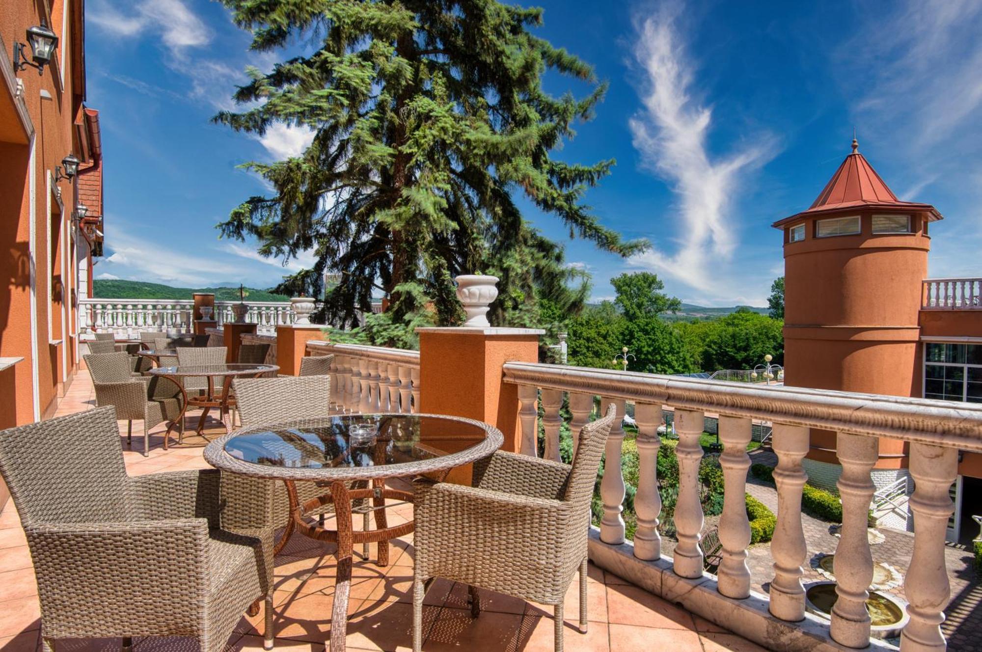 Hotel Bellevue Esztergom Extérieur photo