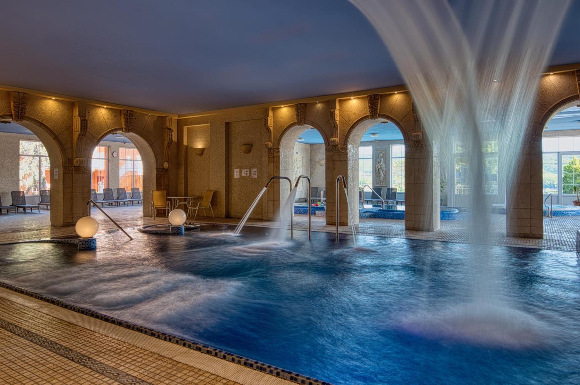 Hotel Bellevue Esztergom Extérieur photo