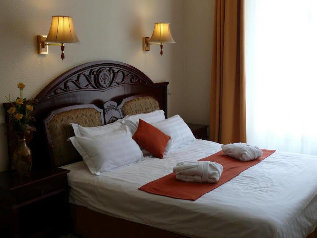 Hotel Bellevue Esztergom Extérieur photo